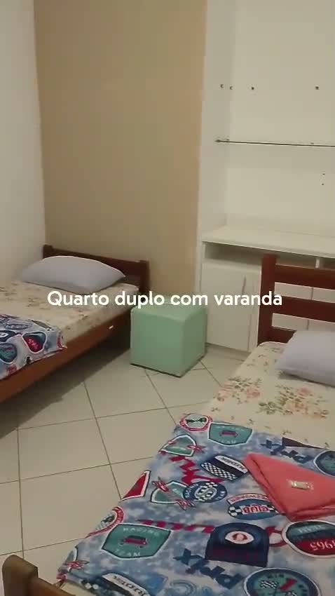 Tour em vídeo pelo quarto duplo com varanda